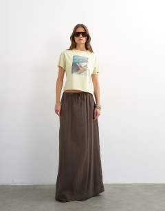 Model wearing Tie waist slouchy slim maxi skirt in chocolate