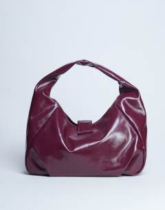 Model wearing Tilly metal hardware slouchy tote bag in burgundy
