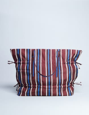 Topshop - Tino - Cabas froncé en nylon rayé - Bordeaux-Rouge