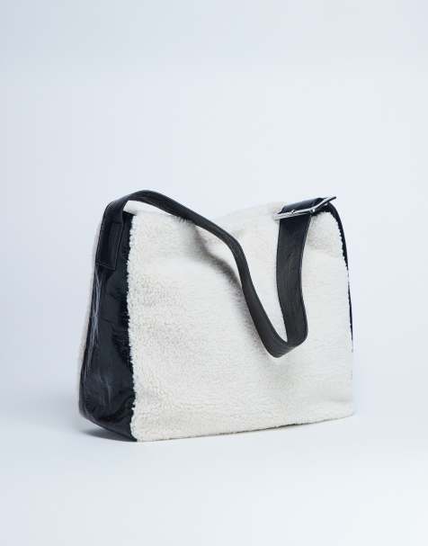 Topshop - Tish - Cremehvid tote-taske med sorte kontrastdetaljer og -stropper i imiteret lammeskind - view 1