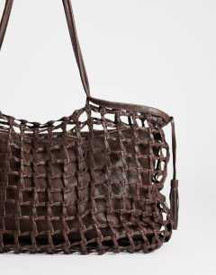 Model wearing Tobias woven tote bag in chocolate