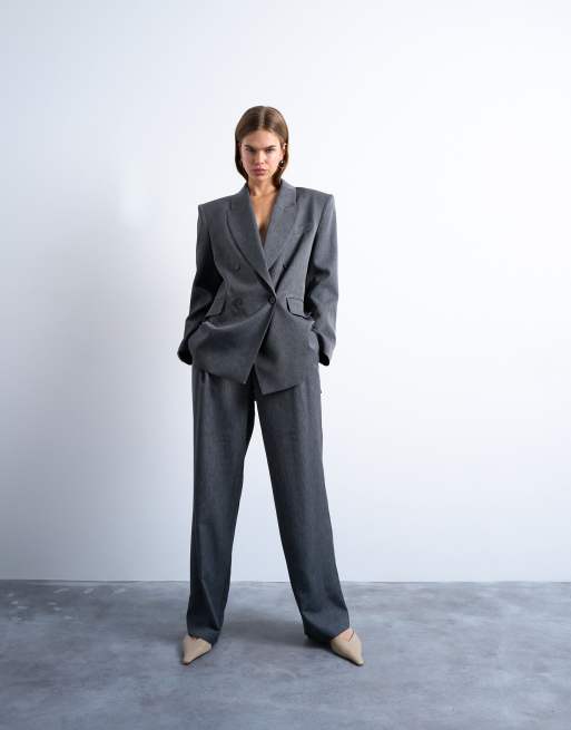 Topshop – Tonic – Szare spodnie garniturowe z zakładkami i sprzączką z boku