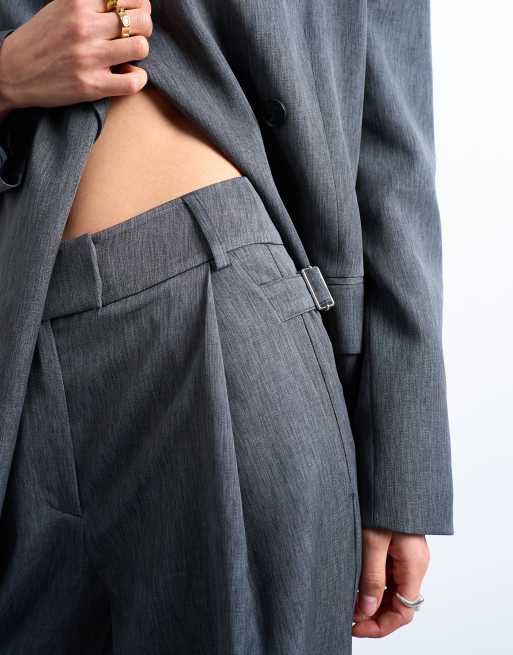 Topshop – Tonic – Szare spodnie garniturowe z zakładkami i sprzączką z boku, 4 z 5