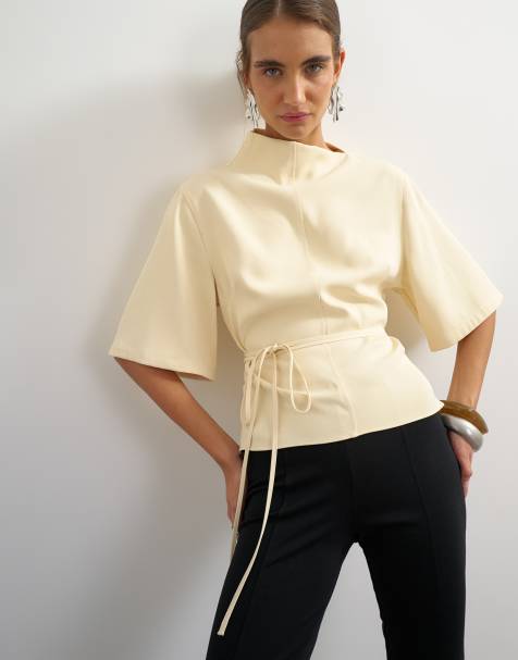 Topshop top à col montant avec détail noué à manches courtes en crème - view 1