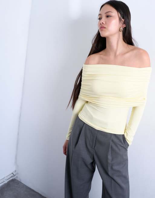Topshop - Top a maniche lunghe aderente color latticello con scollo alla Bardot risvoltato ampio