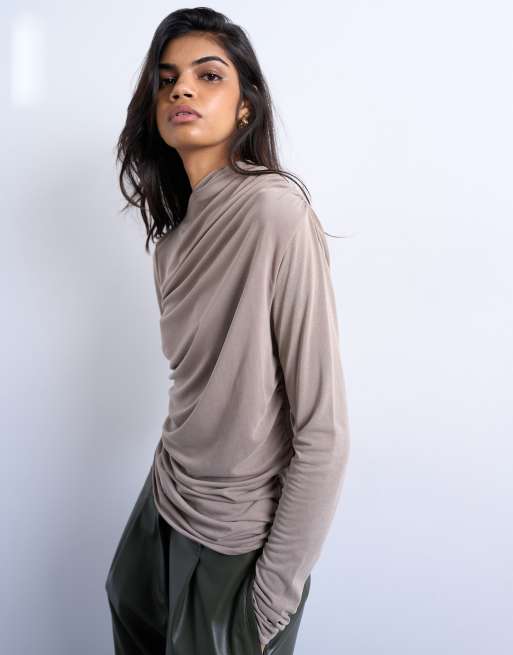 Topshop - Top a maniche lunghe color kaki pallido in tessuto cupro arricciato