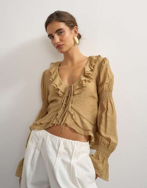 Topshop top a maniche lunghe con volant e nodo davanti color tan
