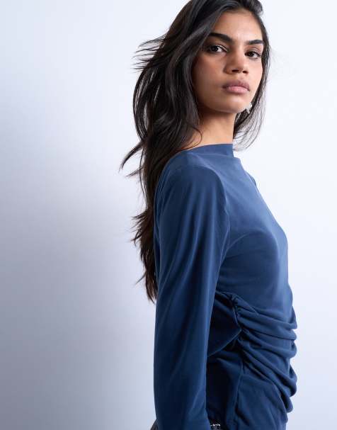 Topshop - Top a maniche lunghe in cupro blu navy con scollo ad anello sul retro - view 1