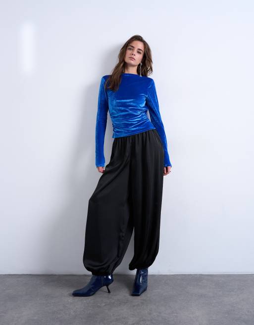 Topshop - Top a maniche lunghe in velluto blu con scollo ad anello sul retro, 3 di 4