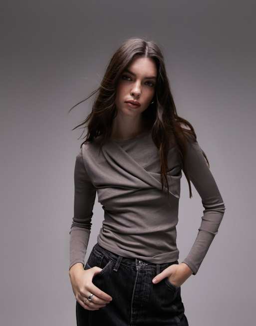 Topshop - Top a maniche lunghe incrociato sul davanti color talpa