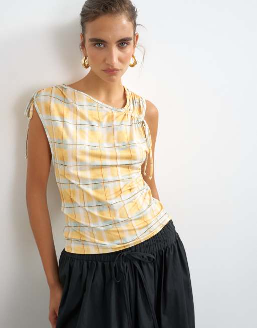 Topshop top a quadri con dettaglio arricciato giallo