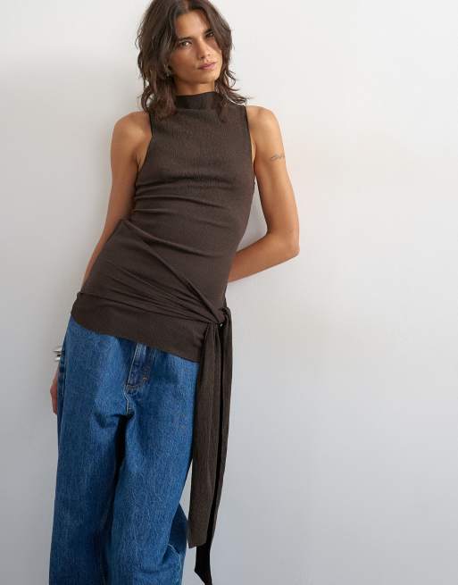Topshop - Top accollato color cioccolato con laccetti