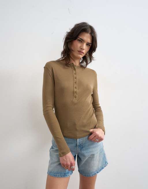 Topshop - Top ajusté à manches longues et col boutonné - Kaki, 2 de 4