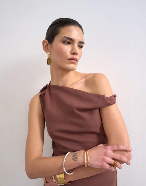 Topshop - Top asimmetrico in lino color cioccolato con spalle incrociate