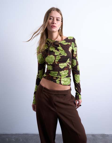 Topshop - Top asymétrique à manches longues et à encolure bateau - Vert et marron fleuri - view 1