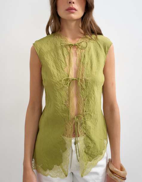 Topshop - Top caqui asimétrico con mangas de casquillo, lazada delantera y detalle de encaje - view 1