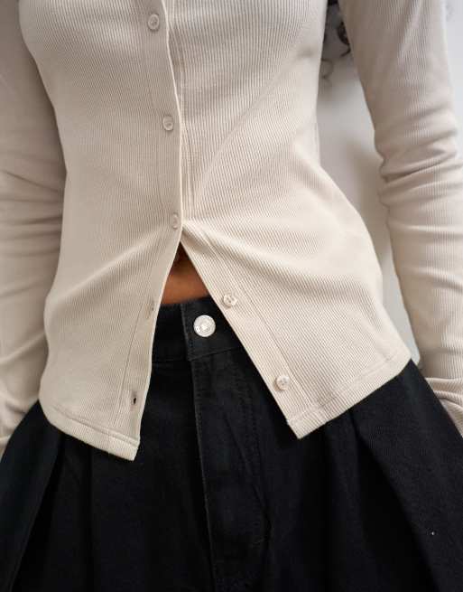 Topshop - top de manga larga con botones en color avena, 3 de 4