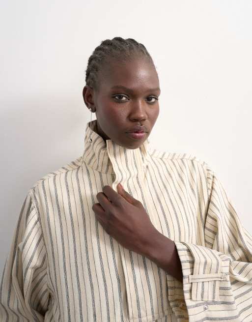 Topshop - Top en jean à rayures avec ourlet boule et col cheminée - Écru, 2 de 4