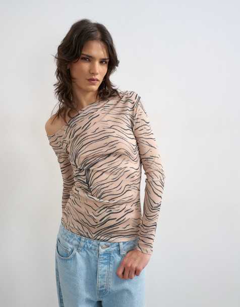 Topshop - Top en tulle à épaules tombantes et manches longues - Imprimé animal - view 1