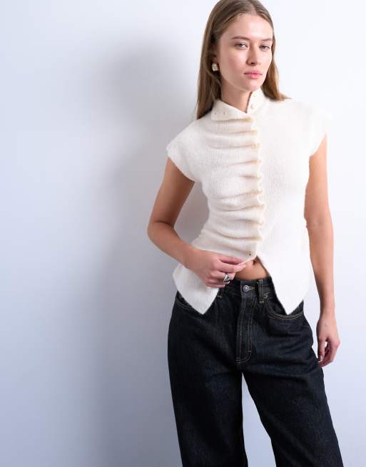 Topshop - Top in maglia color avorio con bottoni e volant
