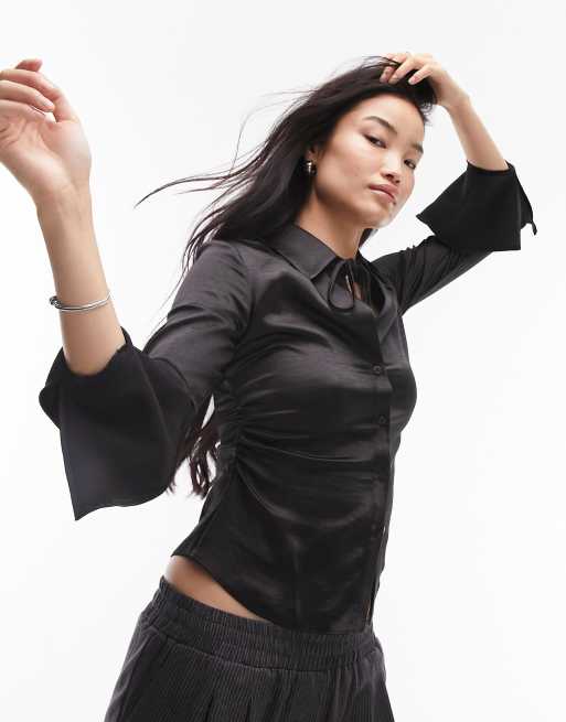 Topshop - Top in raso nero con maniche con volant