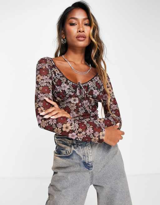 Topshop - Top in rete a fiori multicolore con bordi a festoncino