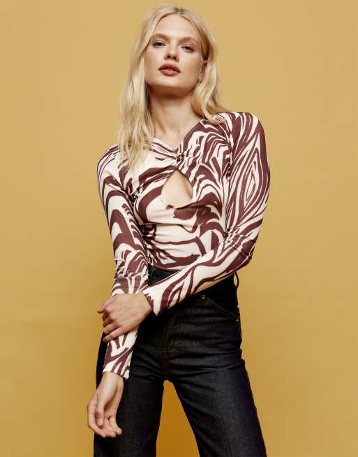 Topshop - Top in rete con apertura a goccia color ruggine con stampa a spirale
