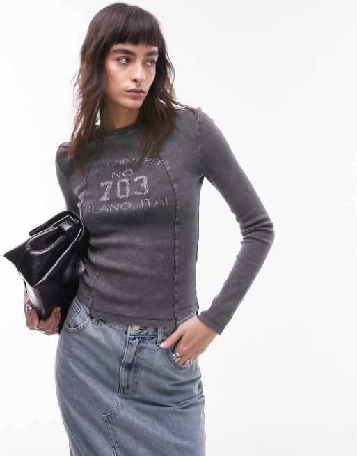 Topshop - Top met lange mouwen, acid wash en grafische 703-print in zwart met wassing