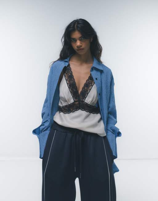 Topshop – Top na ramiączkach w kolorze kości słoniowej z czarnym koronkowym wykończeniem