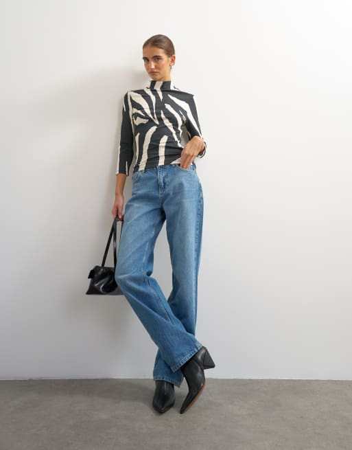 Topshop top nero con stampa zebra, collo alto, schiena scoperta e maniche a 3/4, 3 di 4