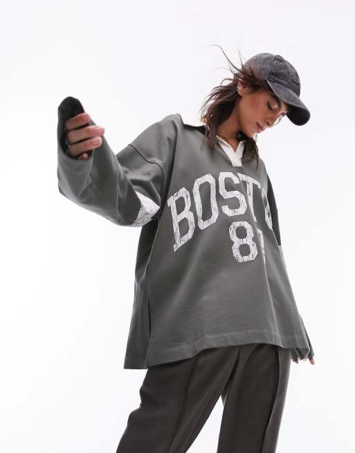 Topshop – Top oversize z kołnierzykiem polo w kolorze khaki z grafiką Boston 87