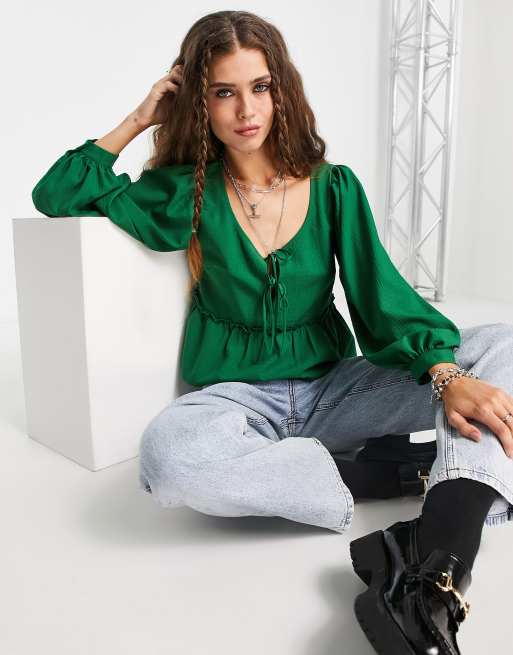 Topshop - Top peplo allacciato sul davanti in tessuto testurizzato verde