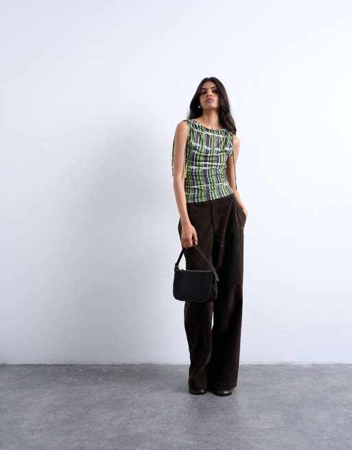 Topshop - Top senza maniche in microfibra verde con stampa a quadri e spalle arricciate, 3 di 4