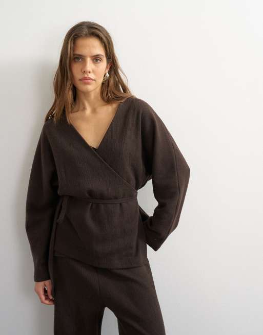 Topshop - Conjunto marrón chocolate de joggers y top con detalle cruzado de tejido muy suave, 3 de 3