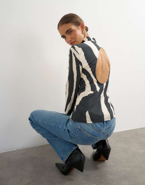 Topshop top w zebrowy wzór z wysokim kołnierzem, odkrytymi plecami, rękawem 3/4, czarny - view 1