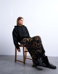 Tortoise shell print mesh maxi skirt in black