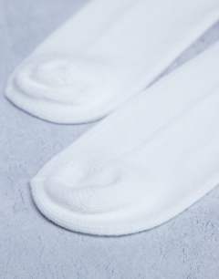Model wearing Tot ribbed cosy boot sock in white