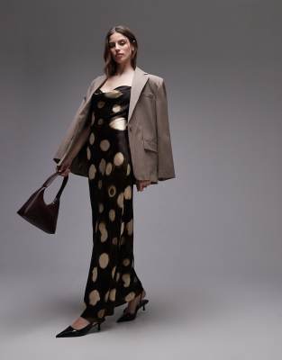 Thumbnail - Topshop - Träger-Midikleid in Braun mit abstraktem Punktemuster und Wasserfallausschnitt