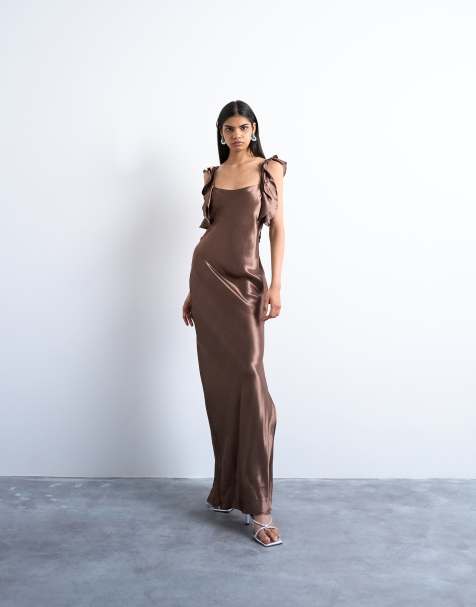 Topshop – Trägerkleid aus Satin in Schokobraun mit gerüschten Trägern - view 1
