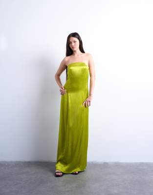 Topshop - Trägerloses Maxikleid aus Satin in Grün