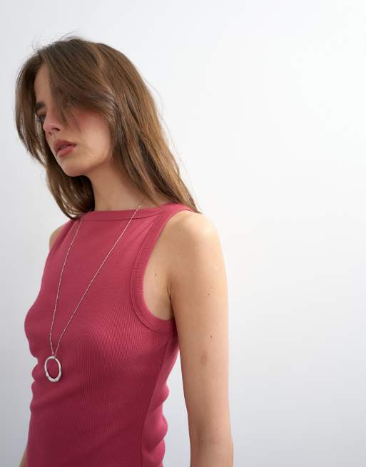 Topshop – Trägertop in Beere mit U-Boot-Ausschnitt und Ringerrücken, 2 von 4
