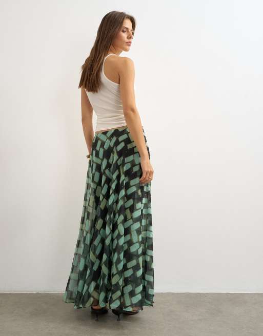 Topshop transparente Chiffon-Maxirock mit weitem Saum und blauem geometrischem Print, 5 von 5
