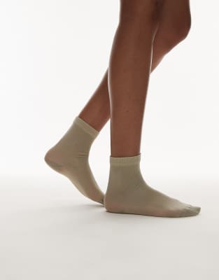 Topshop - Transparente, gerippte Socken in Khaki-Grün