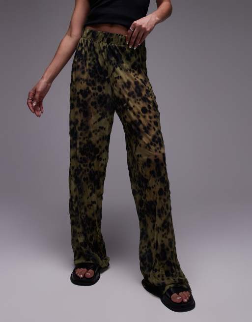 Topshop – Transparente Hose in Grün mit verwischtem Muster und Knitterstruktur