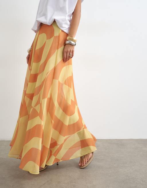 Topshop – Transparenter Midi-Tellerrock aus Chiffon in Orange mit abstraktem Muster, 4 von 5