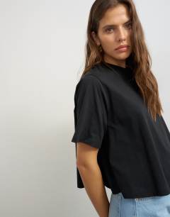 Model wearing Trapeze tee in black