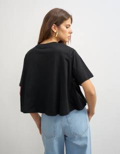 Model wearing Trapeze tee in black