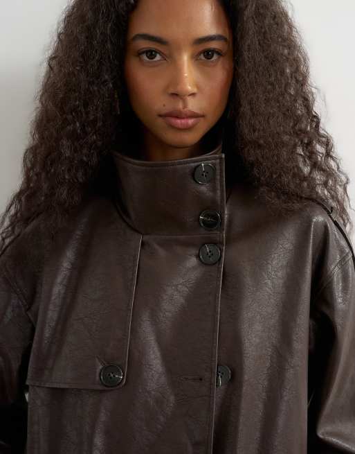 Topshop trench-coat long cintré à la taille en imitation cuir marron, 3 de 4