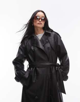 Topshop - Trenchcoat aus strukturiertem Kunstleder in Schwarz