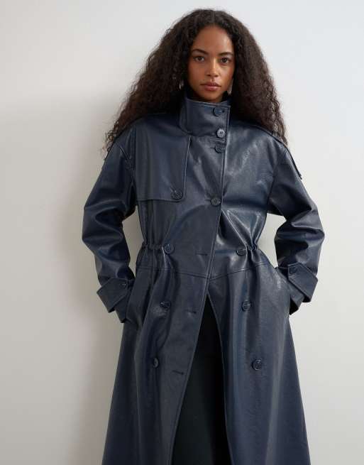 Topshop trenchcoat i läderimitation med lång modell och markerad midja i navy, 3 av 4